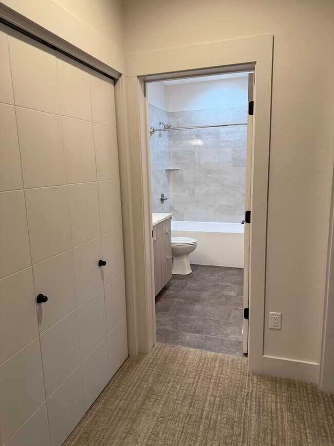 Building Photo - Beautiful 3 Bedroom 2.5 Bath in Autumn Grove
