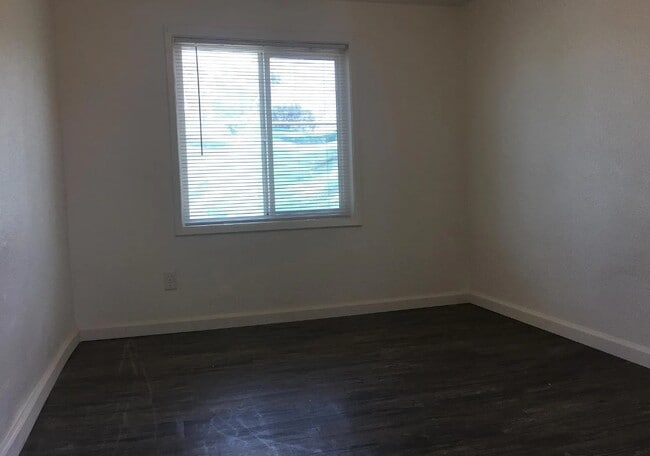 Building Photo - 3508 Crestmore Rd