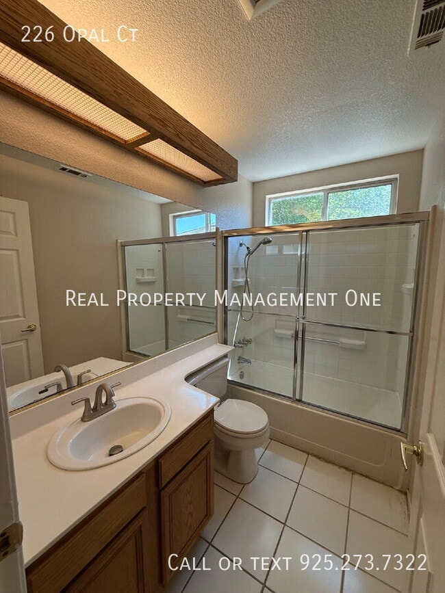 Building Photo - 226 Opal Ct