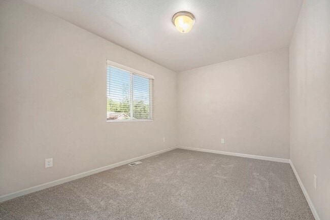 Building Photo - Newer Home in Howell for Lease