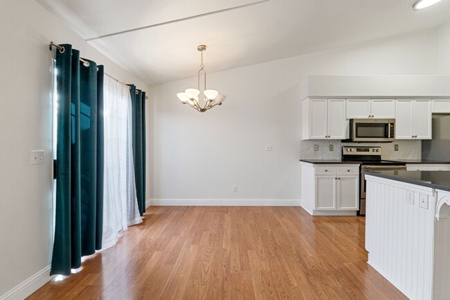 Building Photo - 8884 N Del Mar Ave