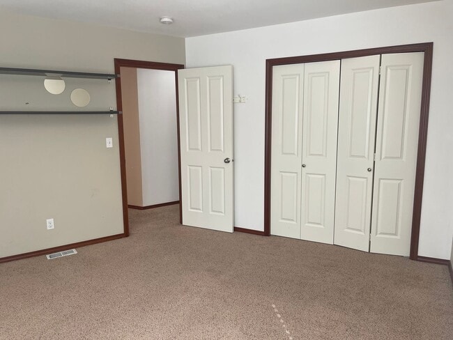 Building Photo - Gorgeous custom built home