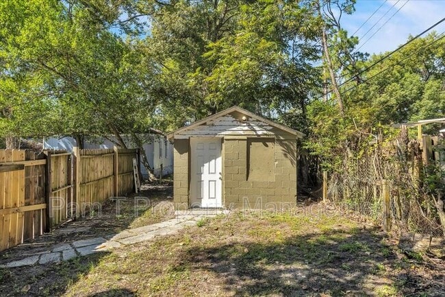 Building Photo - 2310 Lorraine Dr