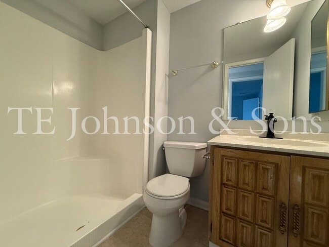 Building Photo - Cozy & Stylish 2BR Home with Fireplace, Su...
