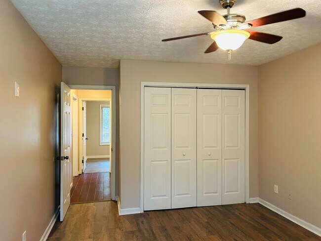Building Photo - 140 Summerwood Dr