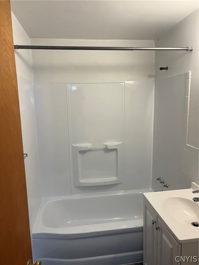 Building Photo - 330 Draper Ave