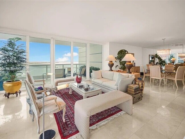 Building Photo - 2127 Brickell Ave