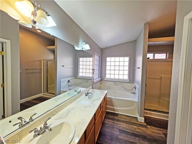 Building Photo - 3630 E Vineyard Dr