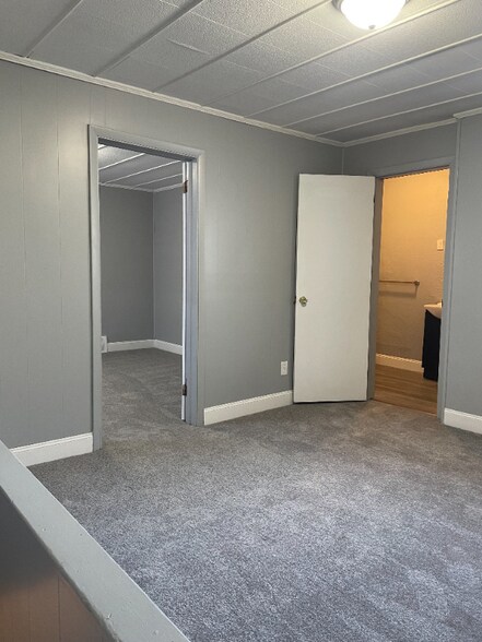 Building Photo - 1937 Kenneth Ave