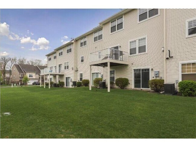 Building Photo - 16709 50th Ct N