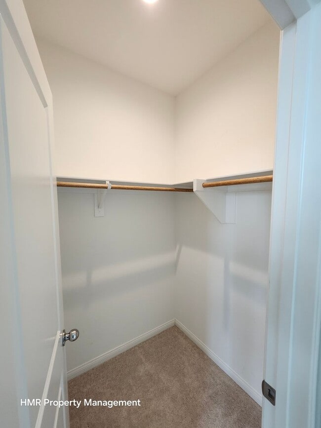 Building Photo - Beautiful two story 5 bedroom in ontario R...