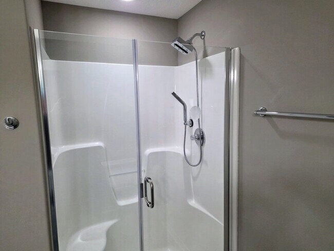 Building Photo - 482 NE Westgate Dr