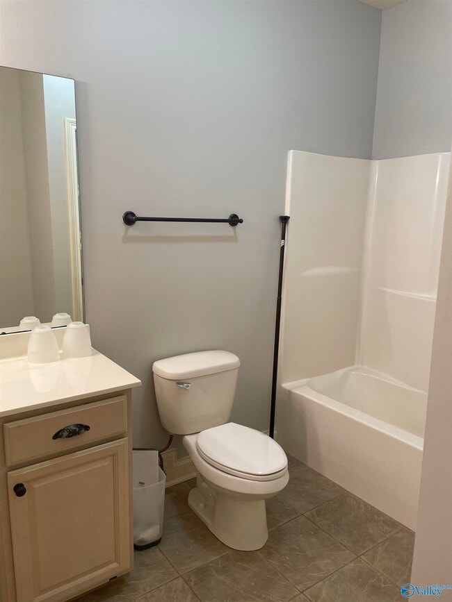 Building Photo - 212 Treetop Dr SE