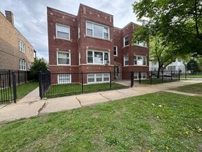 Building Photo - Spacious 1BR Single-Family Near 55th & Whipple — Heat & Hot Water Included