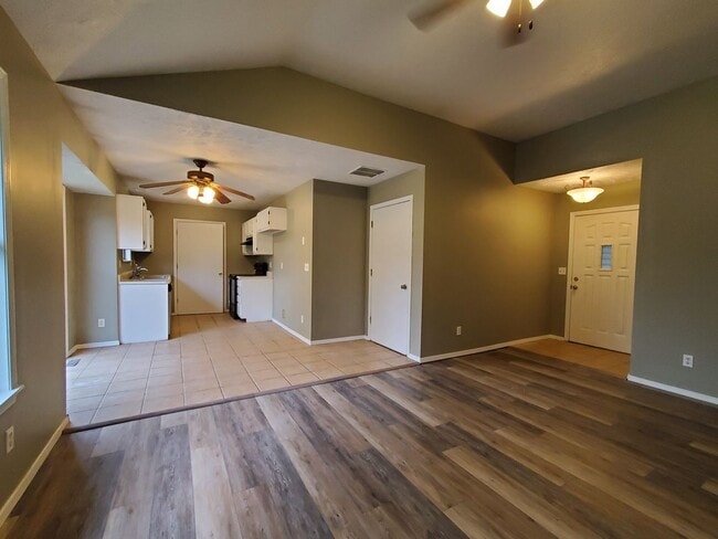 Building Photo - LEASING