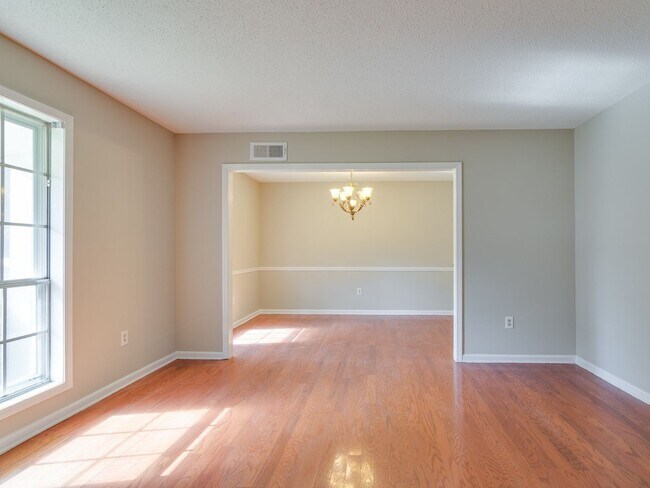 Building Photo - Perfectly renovated 3BR/2B available for rent!