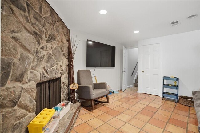 Building Photo - 1180 St Andrews Cir