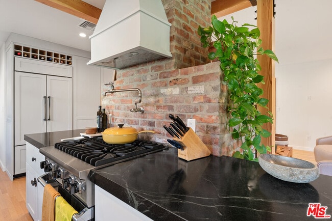 Building Photo - 11314 Homedale St