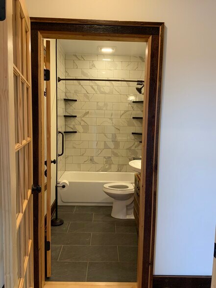 First floor bathroom - 3507 Bigelow Blvd