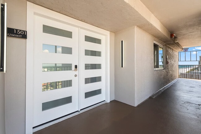 Building Photo - 8743 Thomas Dr