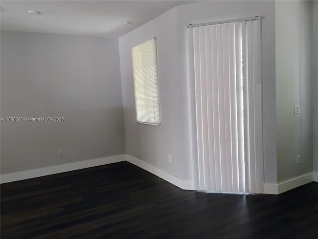 Building Photo - 1115 Lucaya Dr