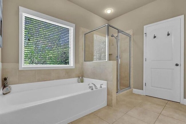 Building Photo - 4960 Wilshire Crossing