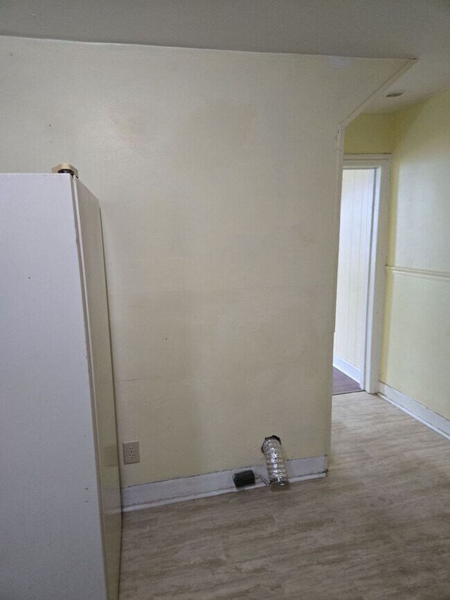 Building Photo - 2-12 Philadelphia Ave