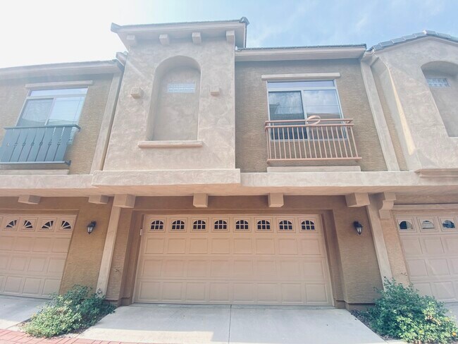 Back of property. - 900 S 94th St