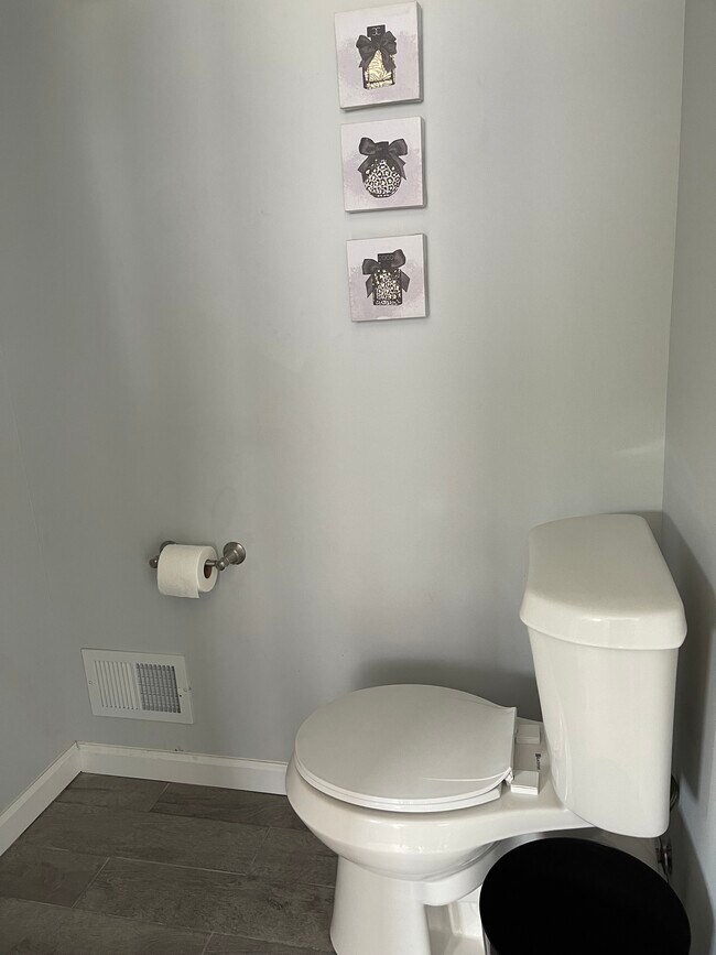 Half Bathroom - 9706 Nardin Dr