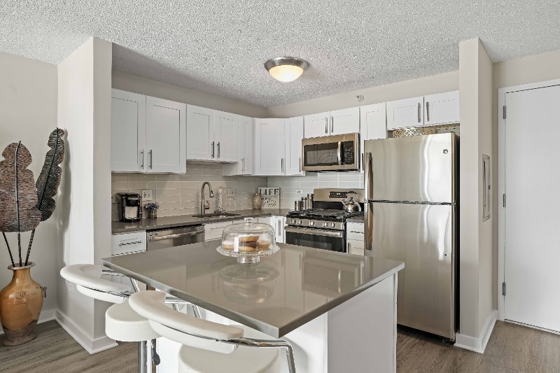 Building Photo - 578 N State St