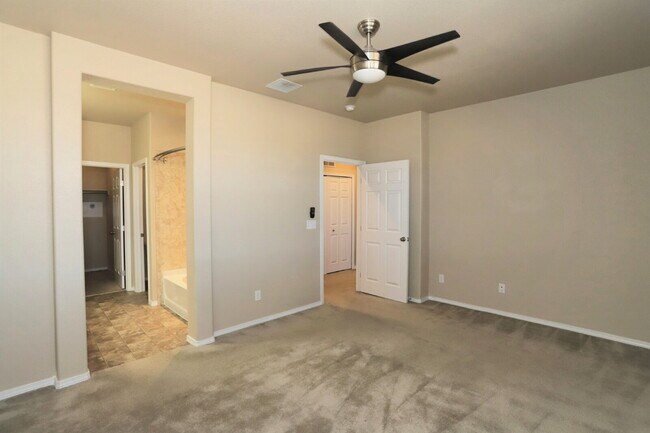 Building Photo - Your Dream Townhome Awaits — Comfort, Styl...