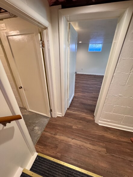 Building Photo - 607 Hollins Ave