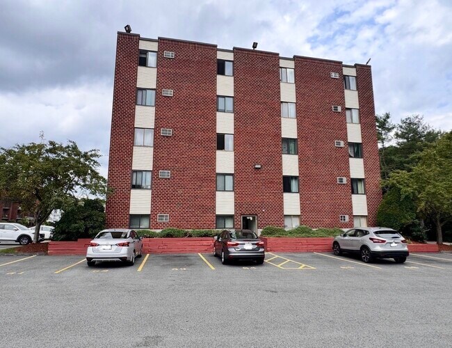 Building Photo - 137 Franklin St