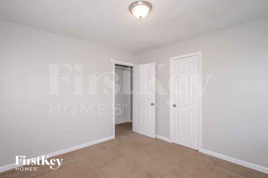 Building Photo - 4884 Walden Glen St