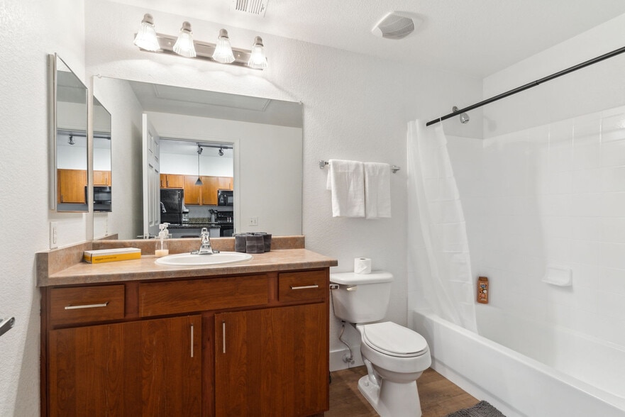 Building Photo - 6610 N 93rd Ave