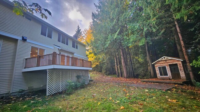 Building Photo - Beautiful 4 Bed 2.5 Bath  3190 sq ft Home in Lakemont, Bellevue