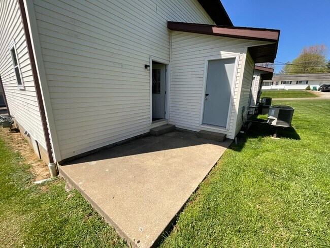Building Photo - 388 Rose Ln