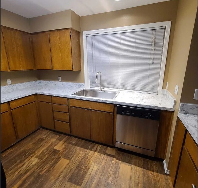 Building Photo - New Carpet! Fresh Paint - Well-maintained home in established neighborhood