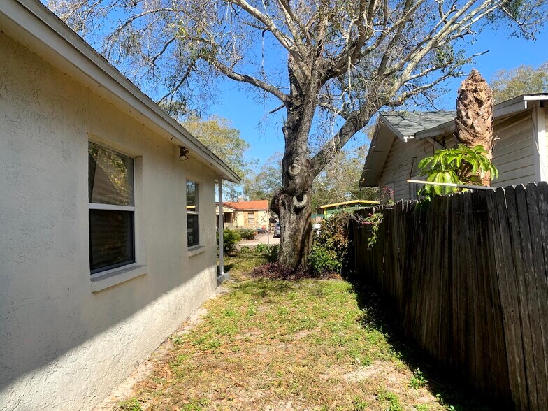 Building Photo - 4134 12th Ave S