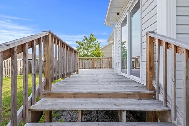Building Photo - 301 Pine Ridge Ln