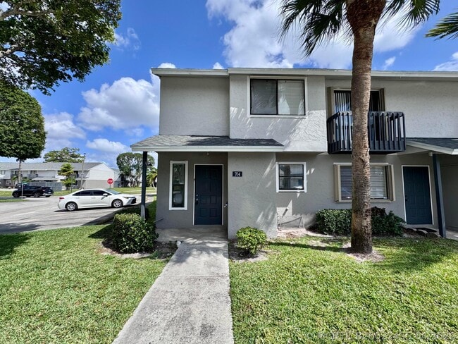 Building Photo - 704 Riverside Dr