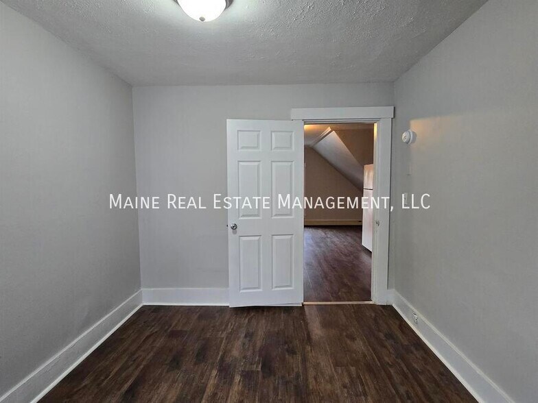 Building Photo - 139 Oak St
