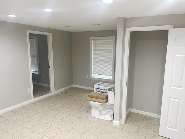 Building Photo - 125 Glenwood Ct