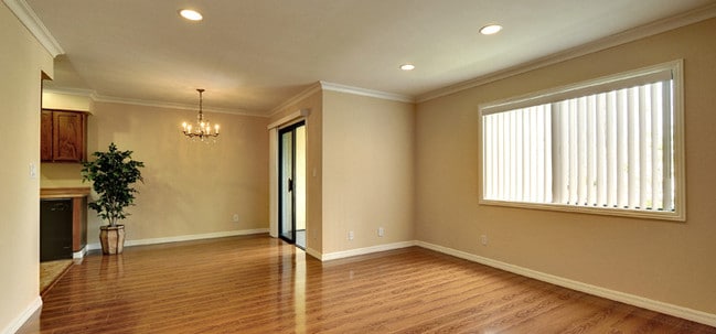 Building Photo - 212 W Garfield Ave