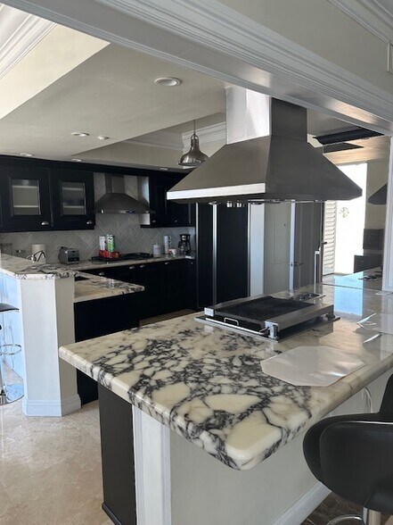 MARBLE/COMMERCIAL CHARBROILER - 2777 Paradise Rd