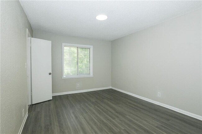 Building Photo - 2065 Alison Ct SW