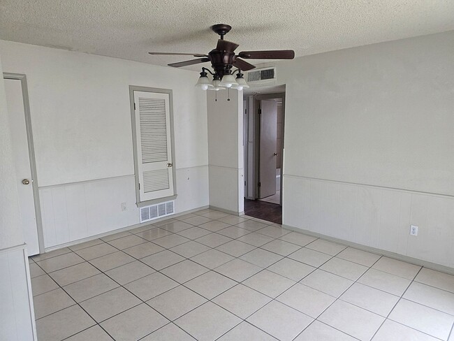 Building Photo - Great move in ready home close to Ft. Bliss