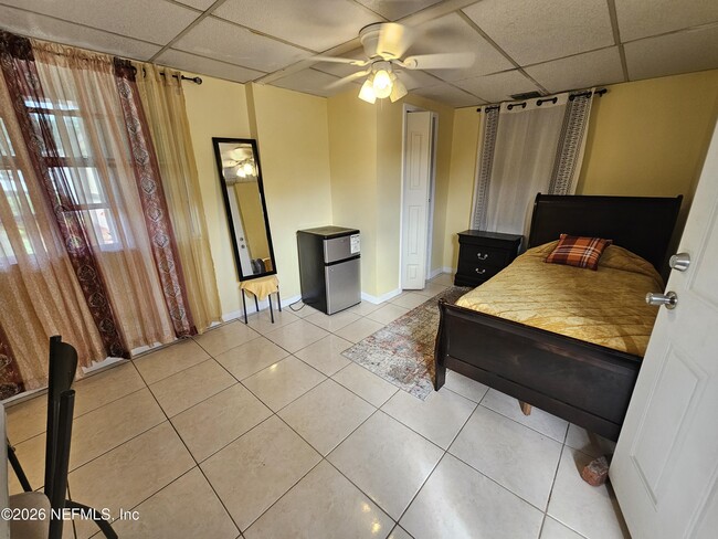 Building Photo - 4324 Naranja Dr S