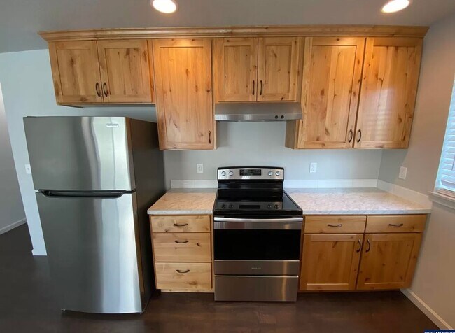 Building Photo - Available now! 3 bedroom ~ 2.5 Bathroom st...