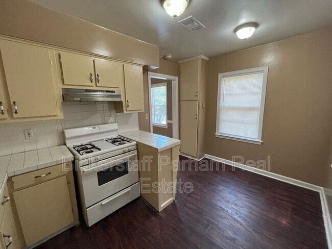 Building Photo - 2911 Gardenia St
